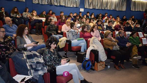 La UCLM reivindica y fomenta la participación de las mujeres en la actividad investigadora con motivo del 11F