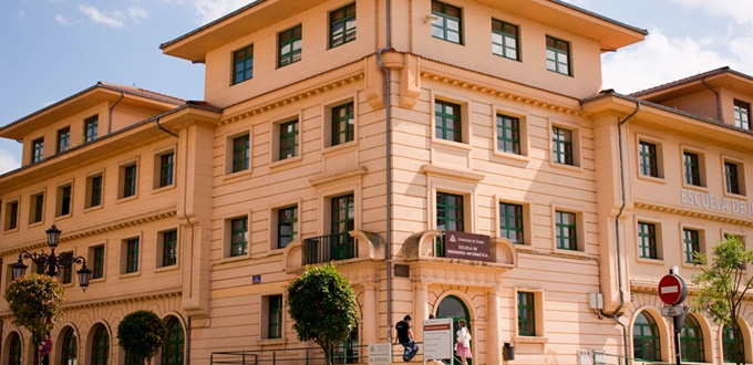 La Escuela de Ingeniería Informática de la Universidad de Oviedo diseña un programa para reciclar ordenadores en un colegio público