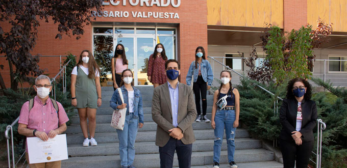 Alumnas del IES Martínez Montañés recogen el premio del III Vídeo-Concurso ‘Programar en Igualdad’