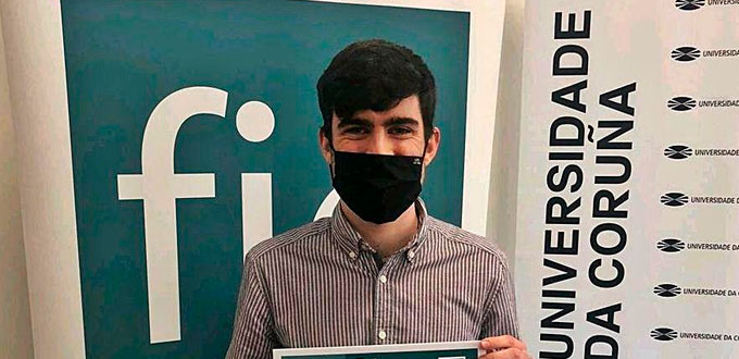 El estudiante de informática Jacobo Fiaño recibe un premio por el desarrollo de una herramienta para elegir al receptor más adecuado de un transplante de riñón