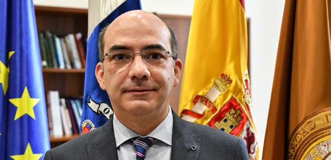 Roberto Moreno Díaz, doctor en Informática y profesor titular de la ULPGC, toma posesión como gerente de esta universidad