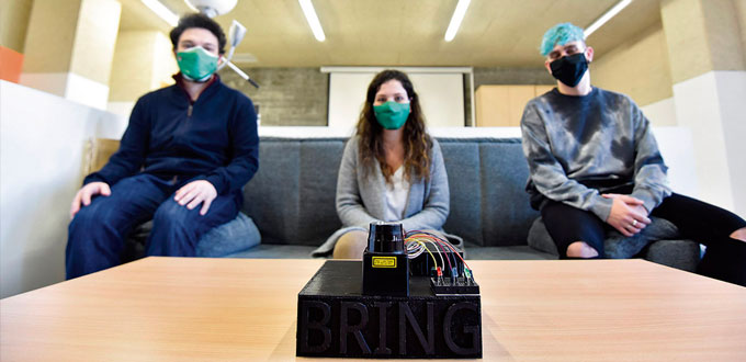Una investigadora y dos estudiantes del grado de Ingeniería Informática de la ULE ponen en marcha Bring, un sistema de reconocimiento biométrico que analiza la manera de caminar