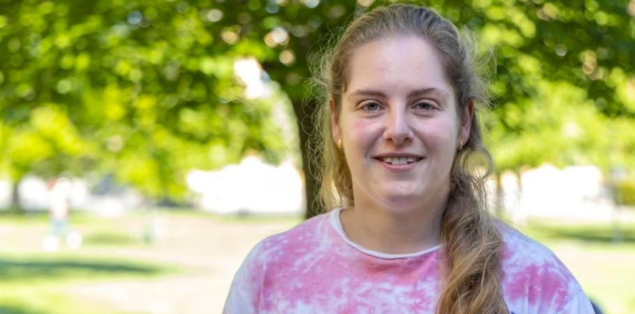 La ingeniera informática por la URV Paula Camargo, premiada por una solución tecnológica para personas con dificultades de visión