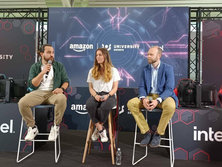 Estudiantes de la UA se proclaman ganadores del ‘hackathon’ organizado en el University Camp