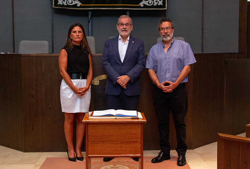 Julio Medina toma posesión como nuevo director del Departamento de Ingeniería Informática y Electrónica UC