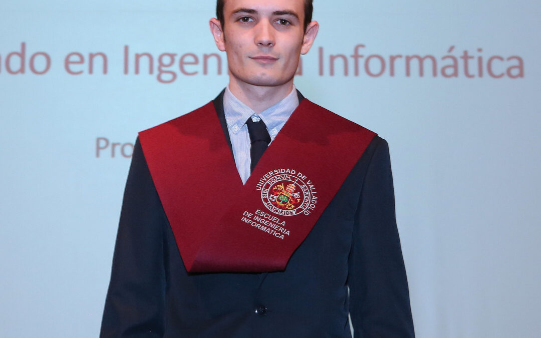 Elías Abril Lorenzo, recién graduado del Grado de Ingeniería Informática por la Escuela de Ingeniería Informática de Valladolid recibe el premio al mejor proyecto de la XVII edición del Observatorio Tecnológico HP