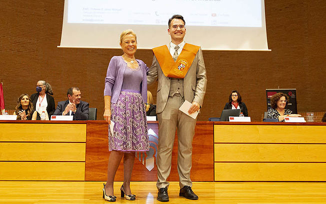 Estudiantes de la UCLM recogen los premios por sus trabajos Fin de Grado