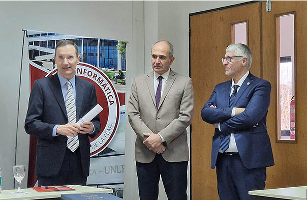 El catedrático de la UCLM Mario Piattini es investido doctor ‘honoris causa’ por la Universidad Nacional de La Plata