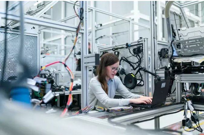 Más puestos de trabajo para mujeres en el sector TIC, la principal reclamación en el Día Internacional de Ada Lovelace