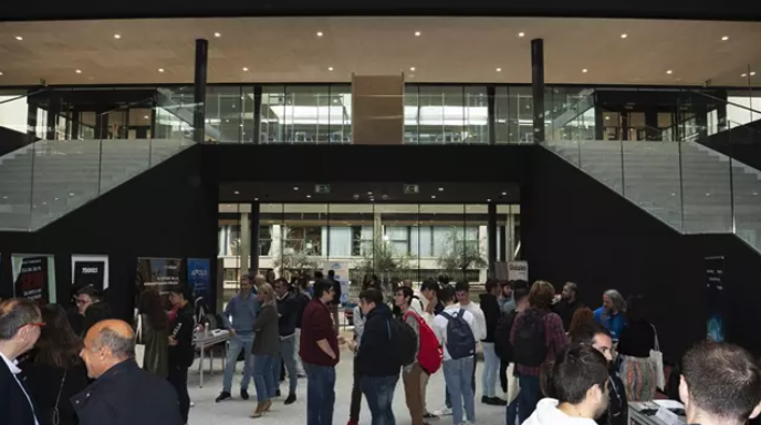 La UVA en Segovia relaciona a sus alumnos de informática con empresastecnológicas de la región en el foro ‘Conectados’