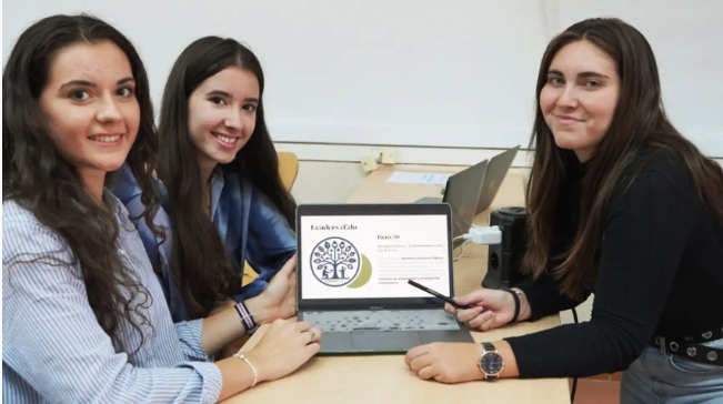 Balance del hackathon #hack4edu organizado por la Universidad Pontificia de Salamanca en el que destacaron, con un segundo premio, tres alumnas de la UPSA, con el proyecto ‘Docentes Líderes y Transformadores en la Era de la IA’