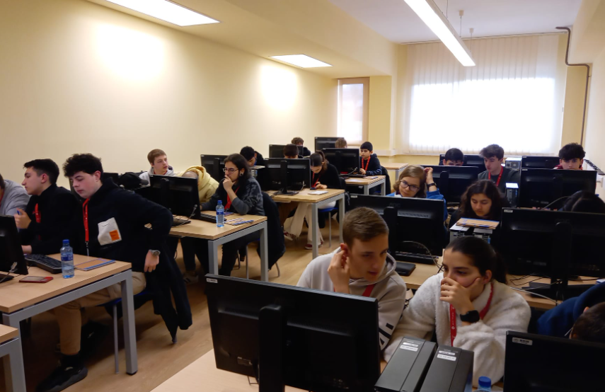 La pasión por los ordenadores domina la XIII Olimpiada de Ingeniería Informática