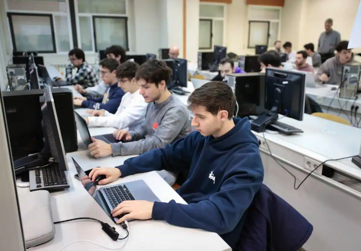 Estudiantes contra hackers en la UVA