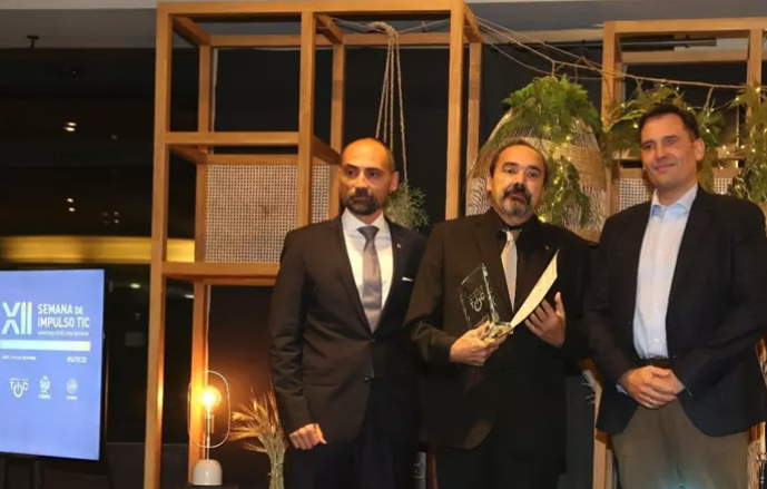El catedrático de Informática Cueva Lovelle aspira a renovar el Rectorado de la Universidad de Oviedo
