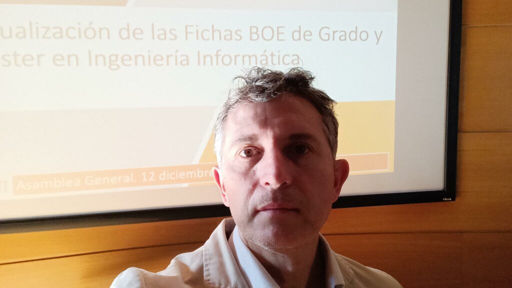 Crescencio Bravo, director de la Escuela de Informática de Ciudad Real (UCLM): «Detectar el uso de la IA es fácil; evaluarlo es el problema»