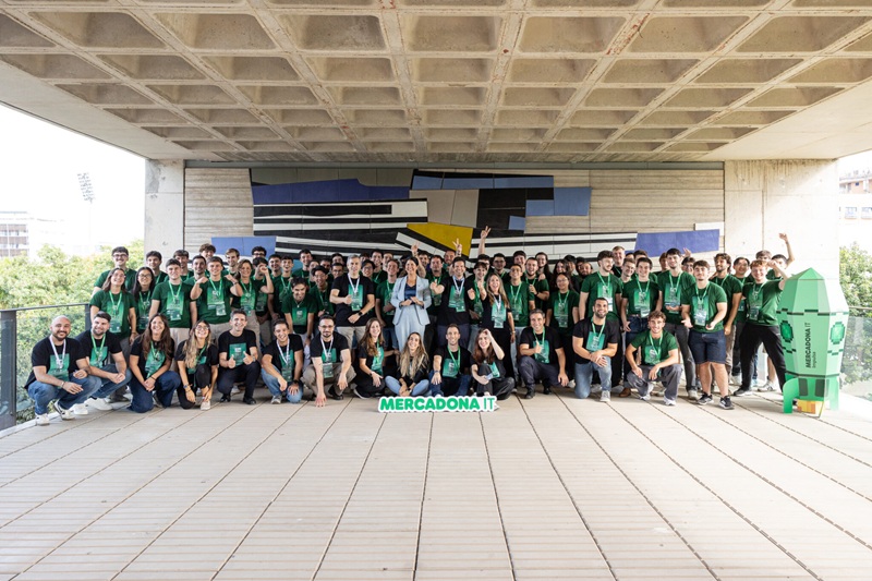 La Escuela Técnica Superior de Ingeniería Informática de la Universitat Politècnica de València acoge el hackathon de Mercadona IT